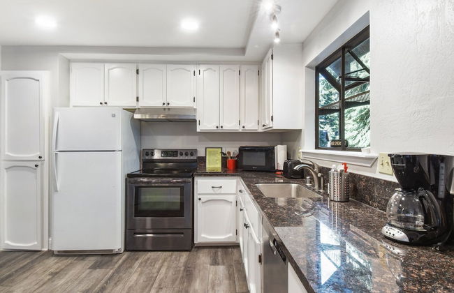 Modern Rustic Retreat - Photo 10