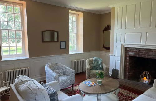 Vaux Hall Manor - 5BR Historic Farmhouse on Bay - Foto 9