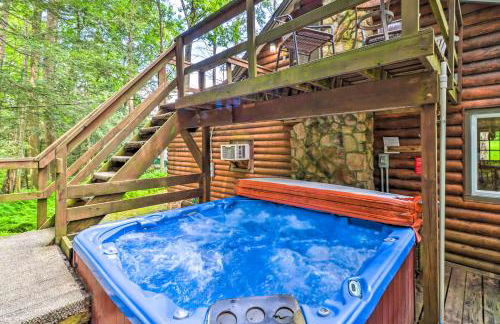 Secluded and Quiet Pocono Mountain Cabin with Hot Tub! - Foto 1