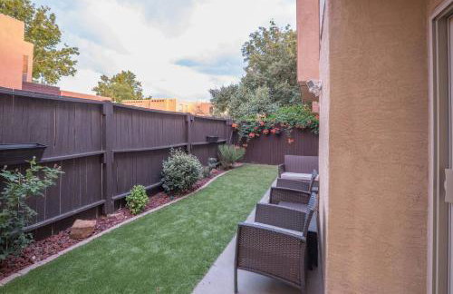 The Plaza - An Irvie Home w Summer Pool - Photo 27