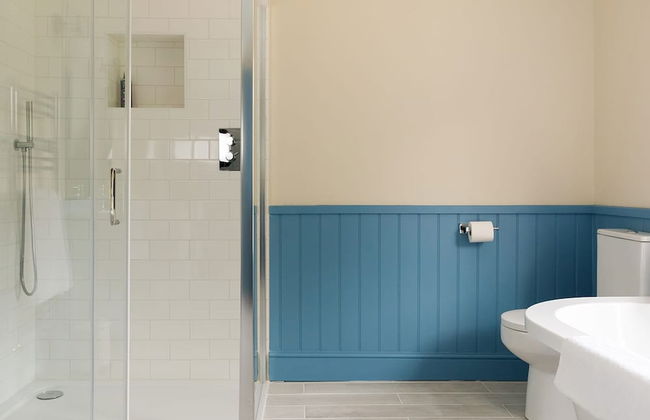 Stunning 5BR Home With Pool - 5 min to Beach - Foto 28