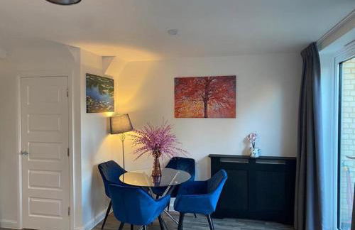 Homely, Cosy & Contemporary 4 BDR house with Garden & Parking 5 mins drive to Addenbrookes & Papworth hospitals & Bio Medical campus - Foto 5