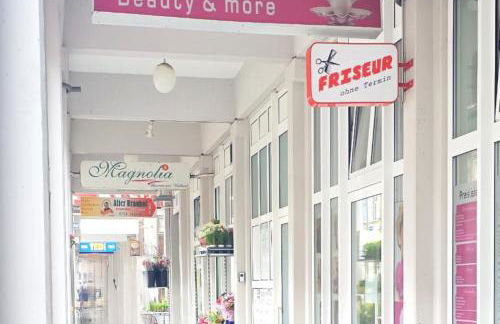 zentrale Design-Ferienwohnung mit Balkon und Stellplatz in Karlsruhe - APOLONIAliving - Foto 63