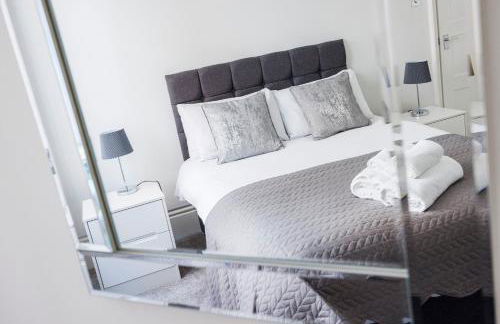 Leicester Square Apartment - Photo 3