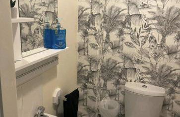 Modern 3 bedroom home *EVcharging* Garden, Parking - Photo 19