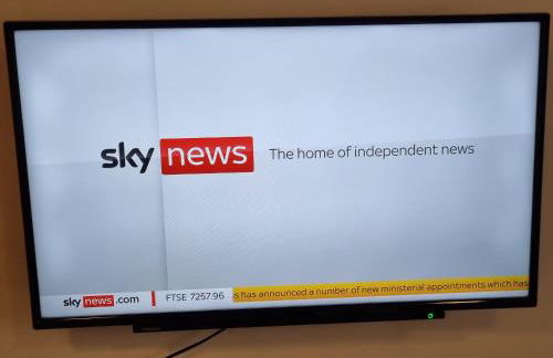 Spacious Apartment Near Rochdale Centre Train Tram Bus Free Parking Fast Wi-Fi - Foto 28