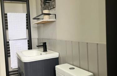 The Blue Cottage with luxurious Super King bed - Photo 28