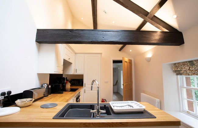 Charming Clock Tower Nestled in North Cumbria - Foto 9