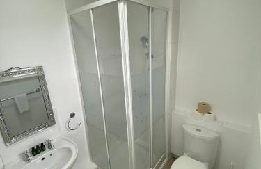 NEW LISTING! - Cosy 1Bd Nestled in Teddington - Foto 13