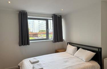 Stunning Waterfront Western harbour Apartment - Photo 24