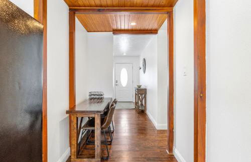 Modern home near UVU and BYU with hot tub and mountain views - Foto 12