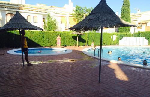 Bonita casa en urbanización privada muy cerca del mar y de Alicante - Foto 28