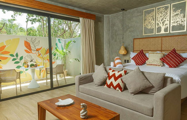 Spacious Apartment With Terrace and Rooftop Pool - Photo 15