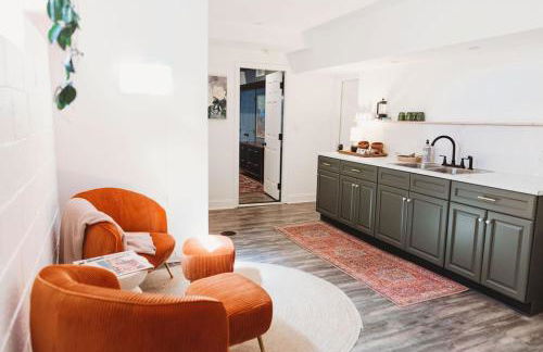 Ode to the '70's creative private home with pool - Foto 24