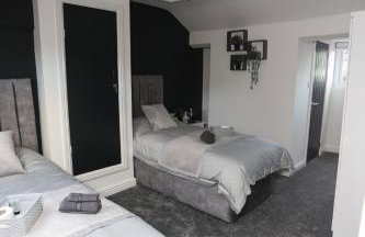 Cheerful 4-bedroom home in Sheffield - Photo 18