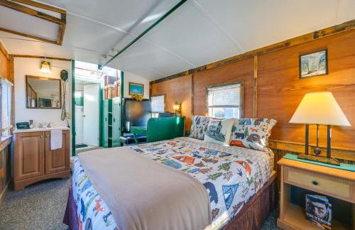 Historic Cupola Caboose with Mountain Views in Elbe - Photo 7