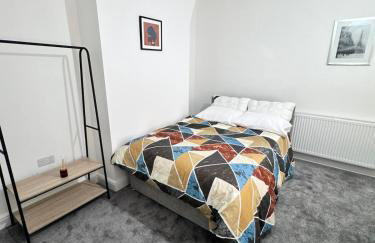 Modern 4 Bedroom House Sleeps 10 Free Parking Liverpool - Foto 37