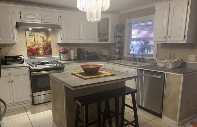 The Secret Garden Home Close to Beach, Shops, Restaurants, Pet Friendly, Close to Lucerne Ave! - Foto 33