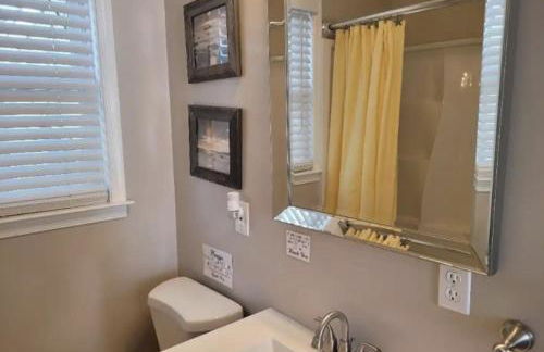 33rd St Unit A 2BR Beach Home Hideaway Parking - Foto 4