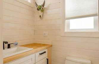 Stay Portland - The Tiny Oasis Steps to Local Coffee & Restaurants - Photo 7