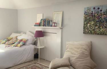 Top Floor. Top Notch. Tranquil Treat. Stone's throw from Thames. - Foto 16