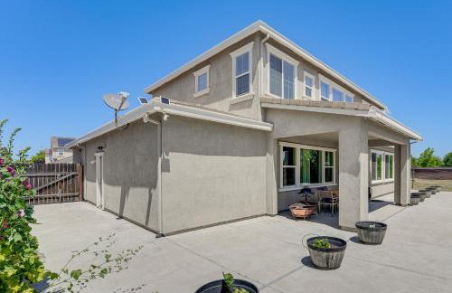 4 Mi to The Streets of Brentwood Home with Fire Pit - Foto 23