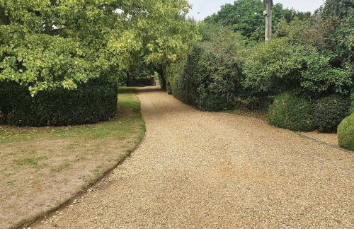 Canalside Manor House Annexe with Secure Parking - Photo 7