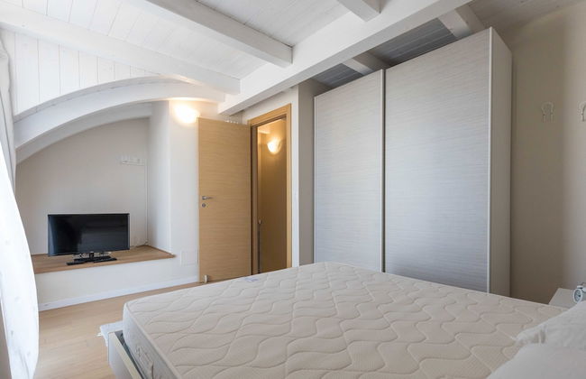 Tasso Apartments - Photo 3