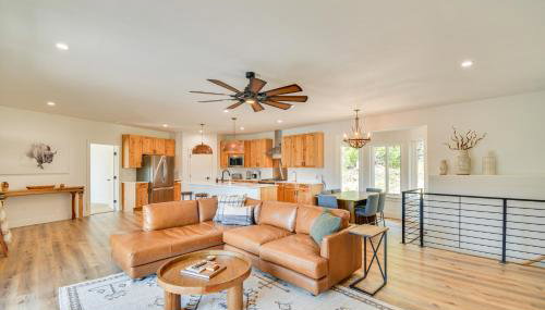 2 Mi to Lake Stunning Twin Lakes Home with Deck - Foto 4