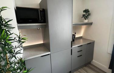 ResiLets - Mood Studio 4 - Town centre studio room with en-suite - Foto 17