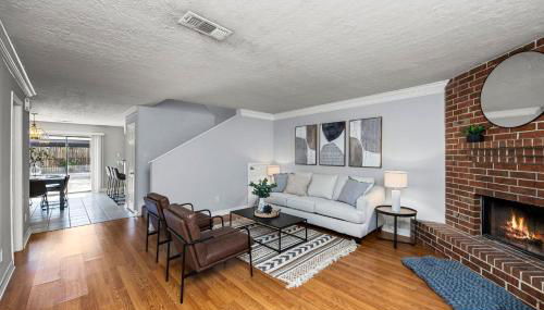 Modern Montrose 2BR Townhome Sleeps 10 with Gated Parking - Foto 2