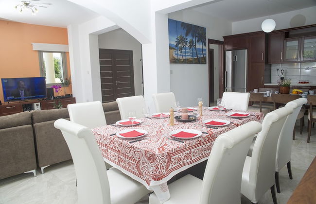 Stunning new Beach Front Villa,1st Line to the Beach, Large Pool, Wonderful Area - Foto 45