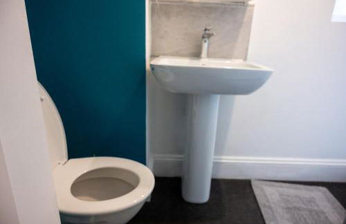 Rugby 1-BR Apt, Parking, City Centre, Sleeps 3 - Foto 21