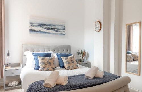 Charming Beachside Town House - Photo 27