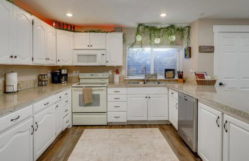 Game Room and Hot Tub Salt Lake City Area Apt - Photo 6