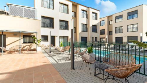 Castell Beach Aparthotel - Photo 3, sunbed