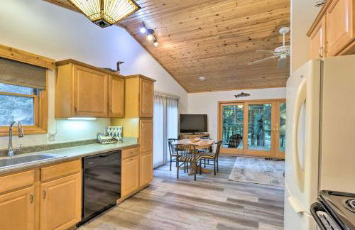 Charming Thompsonville Home with On-Site River! - Foto 9