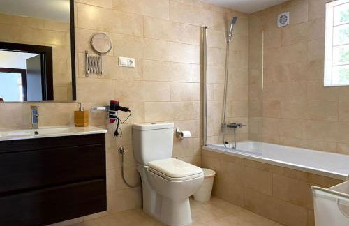 5 Bedroom, Luxury Villa - Heated Pool - Foto 21