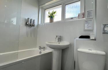 Dunmuir House 4 Bedroom 2 bathroom House & Garden in Denny - Photo 34