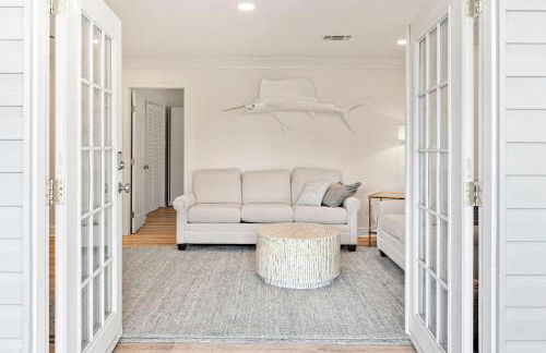 Mins to Casino & Beach Fire Pit Large Yard Decks - Foto 8