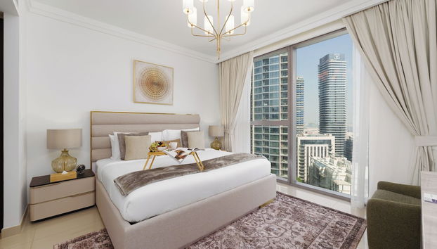 Maison Privee - Inviting Apt with Fabulous Dubai Canal & Skyline Vws - Foto 4, Habitación