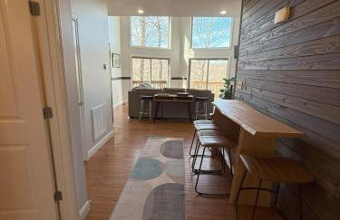 Spacious & Bright Lake Cabin, pet friendly, 8 beds - Foto 7