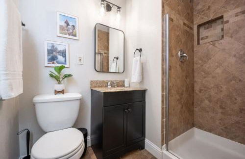 Modern 3BR Home in Napa with Hot Tub & Detached Office - Foto 18