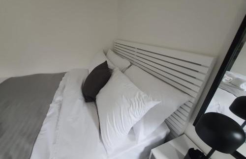 Private Room Sleeps 2 with Ensuite & Parking - Foto 24