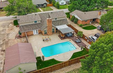 5BR w Pool, Golf Simulator, Game Room & EV Charger - Foto 59