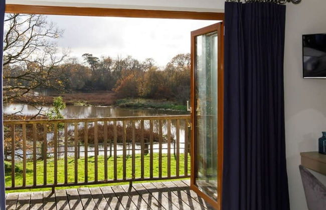 Serene Riverside 6BR Luxury Retreat in Curdridge - Photo 5