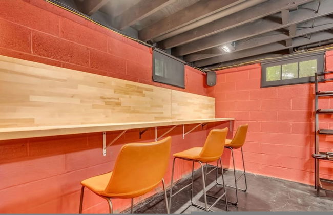 Fall Getaway With Hot Tub Fire Pit and Games - Photo 34