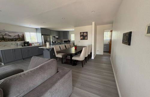 Newly Renovated Lakefront with Dock - Foto 74