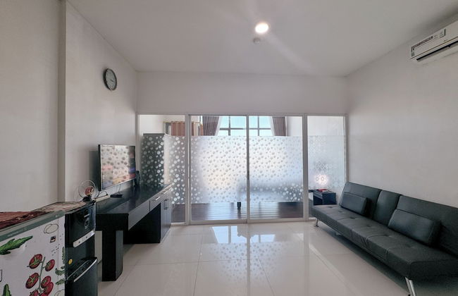 Good Location And Relaxing 1Br Apartment At Aryaduta Residence - Photo 9