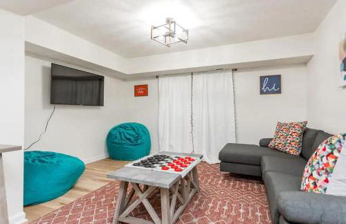 In The Woods - 5 BR Chalet with Game Room, Fire Table and Hot Tub - Foto 30